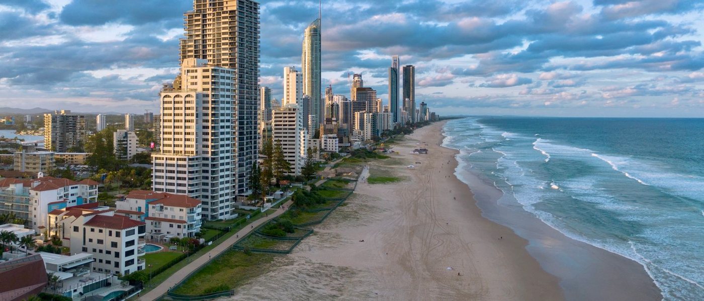 Bờ biển và đường chân trời cao ốc của Gold Coast